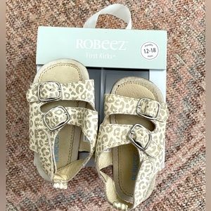 Robeez First Kicks - Leopard Leather Sandals 🐆